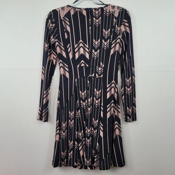 Jessica Simpson Chevron Print Dress Sz 2 - Picture 2 of 16